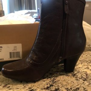 Clark’s Brown Leather Booties 9M NIB